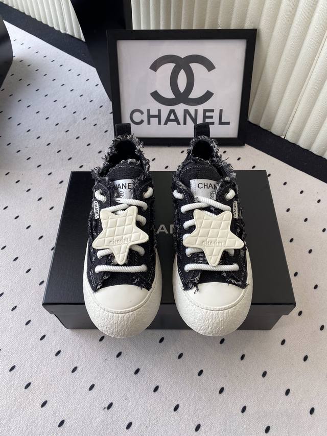 Chanel spring and summer new casual shoes I really like this series. I feel supe