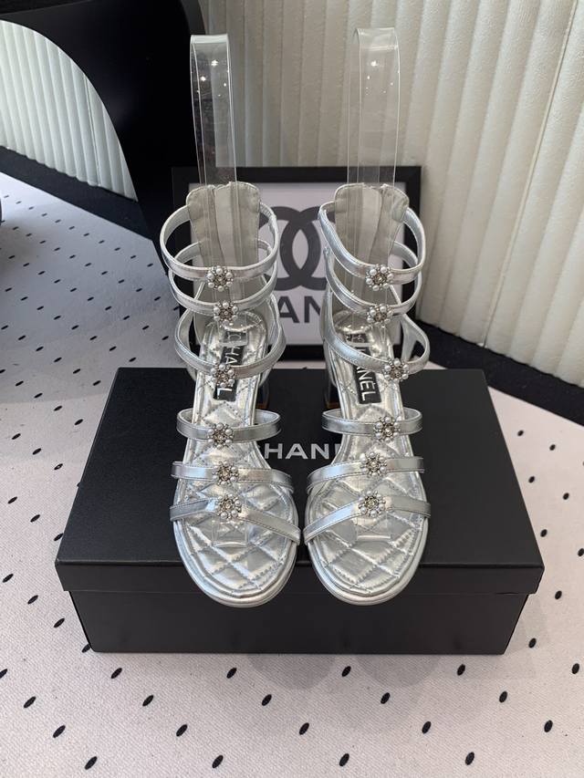 Chanel's new high-heeled sandals are available in high-end versions. Essential s