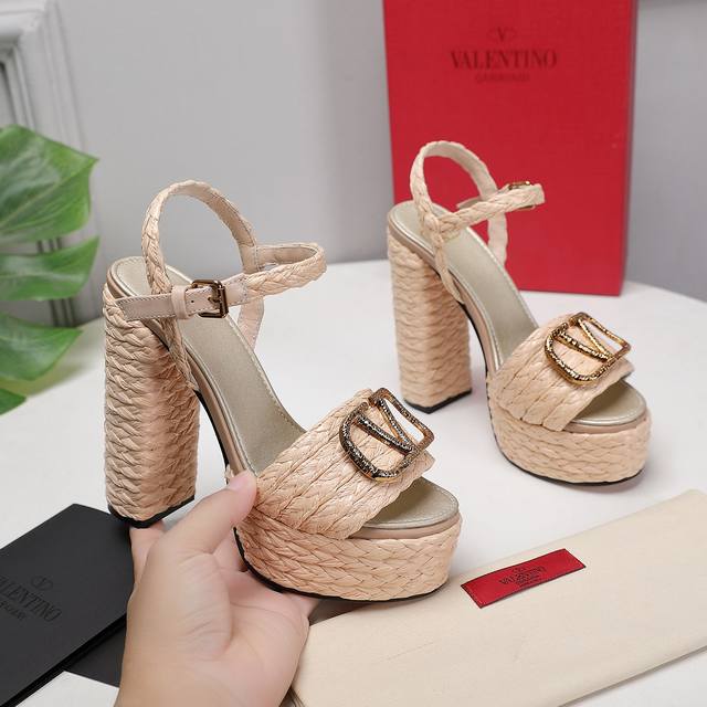 Crown top purchasing version Valentino Valentino Vt latest metal logo leather hi