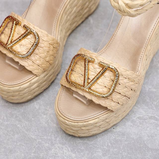 Crown top purchasing version Valentino Valentino Vt latest metal logo leather hi