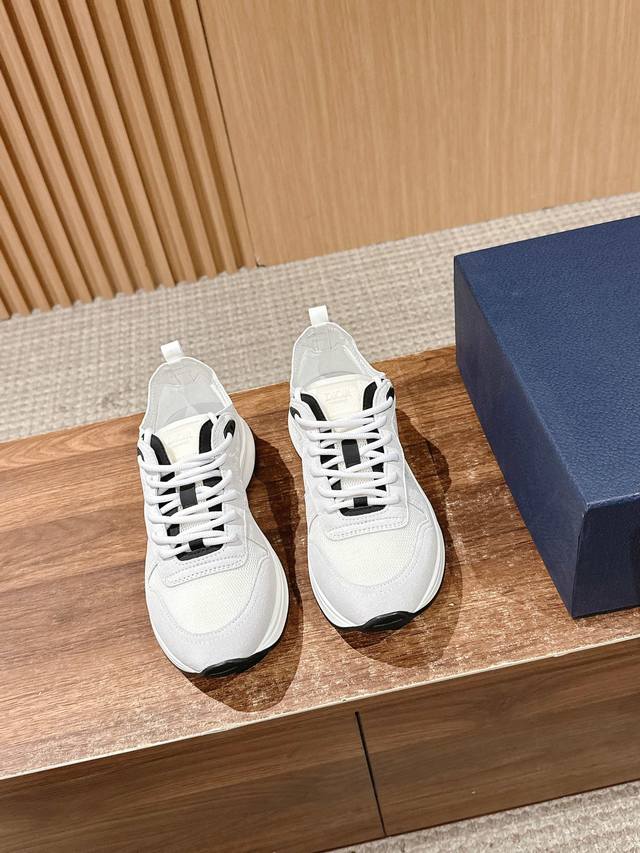 Dior men's casual sports shoes are super comfortable and ultra-light shoes. They
