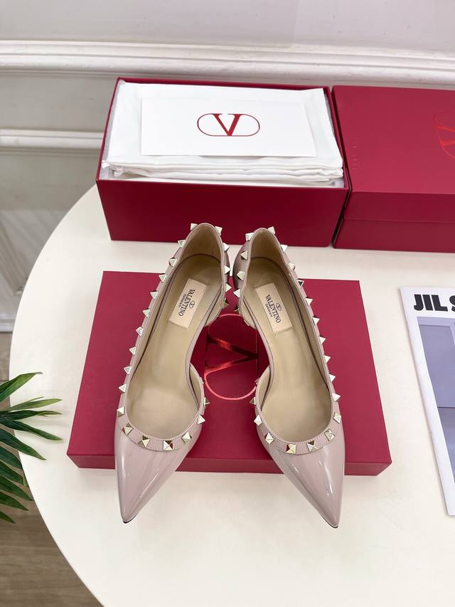Valentino 2025Ss Spring and Summer New Vt Pointed Toe Hollow Rivet High Heels Ne
