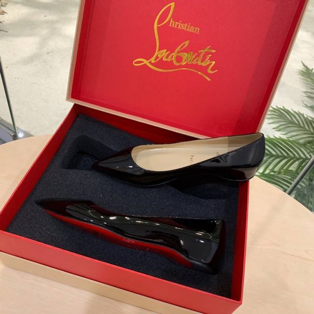 Black patent leather - flat bottom, customized, no return or exchange, plain boa