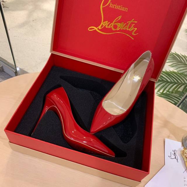 Red patent leather custom-made, no return or exchange, plain board series Exclus