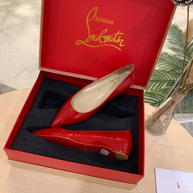 Red patent leather is custom-made and will not be returned or exchanged! Bare bo