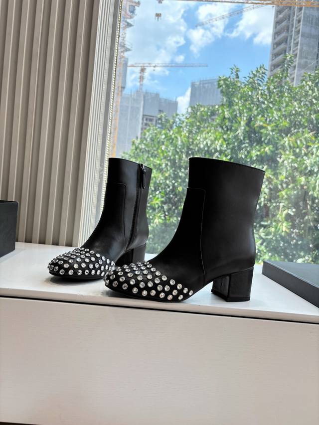 G223 What you see is what you get Alaia 25Ss early autumn new diamond Chelsea bo