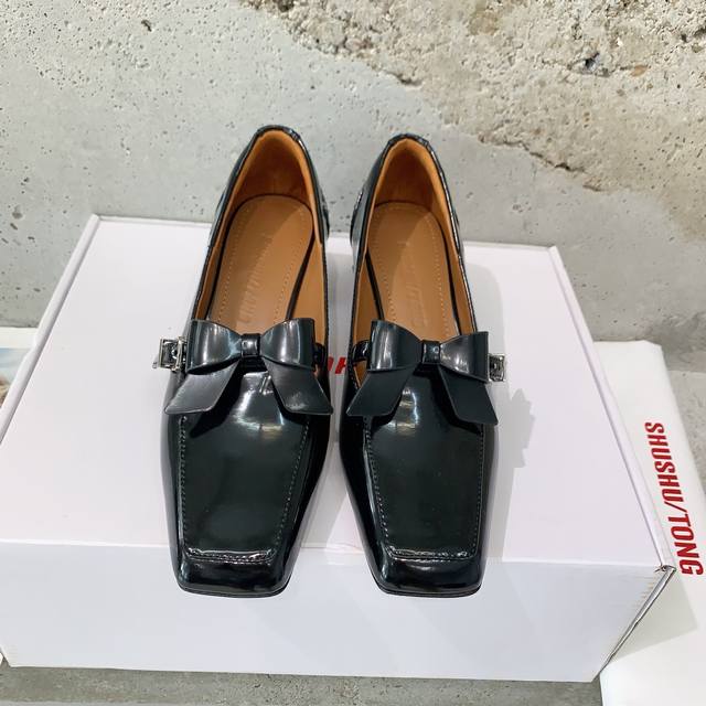 Shushuton*2025 new square-toed Mary Jane shoes are a pair of shoes that can be r