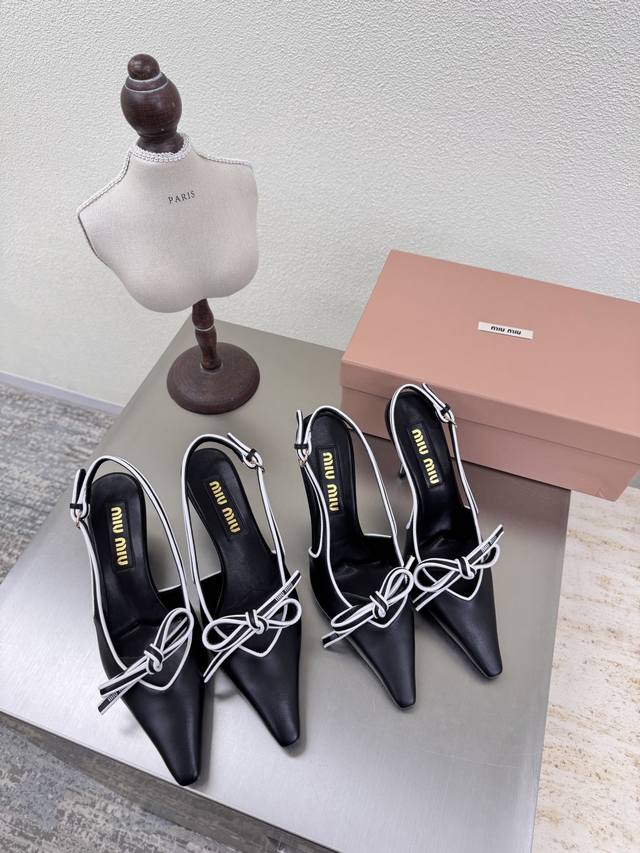 Miu'miu 25 early autumn back air heel high heel series classic Black bow pair ve