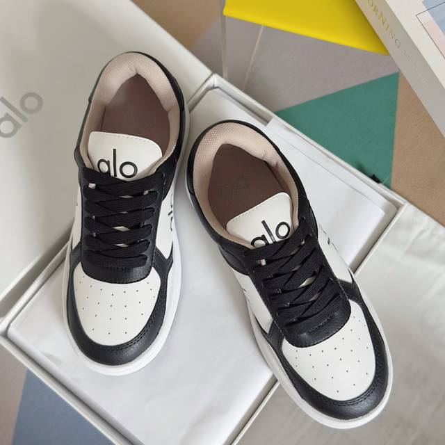 Top version: Women's Alo Yoga latest panda colorblocking thick-soled white shoes