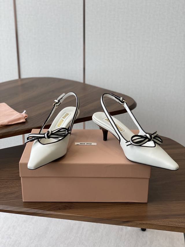 Miu Miu 25 Spring/Summer new retro high-heeled sandals! Spring/Summer fresh colo