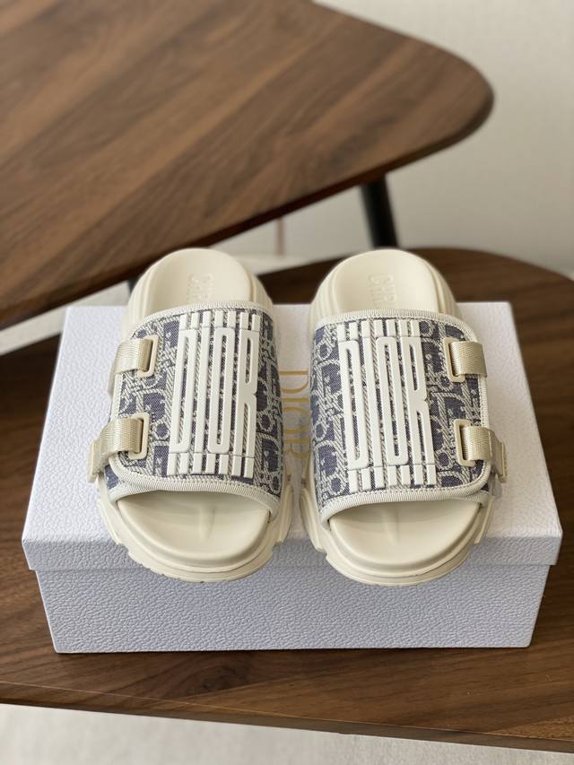 Dior25Ss Spring and Summer New D-shaped Embroidered Thick-soled Sports Slippers