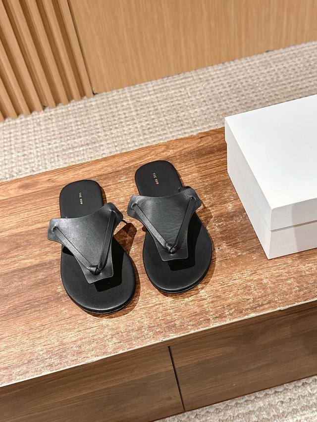 Made in Dongguan # The latest high-quality angled slippers made in Dongguan When