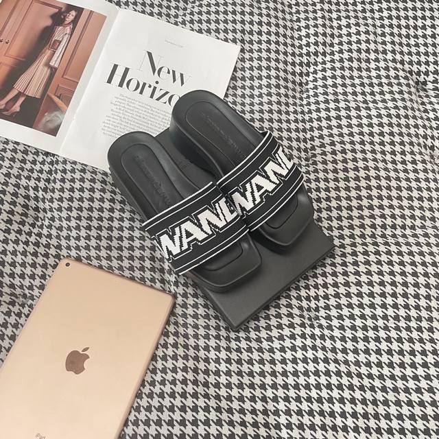 Factory: Alexander Wang 2025 top counter Alexander Wang Fashion Week new officia