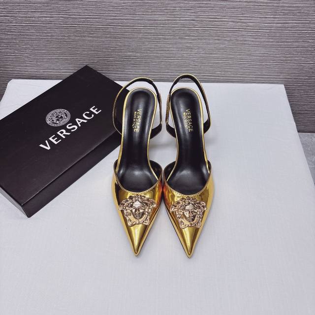 Factory: Versace's latest series of sandals are brightly colored, suitable for m