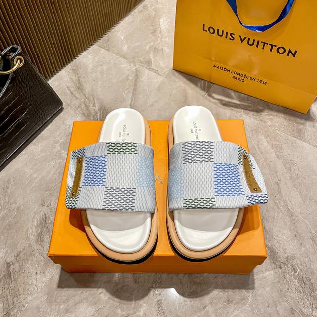 Factory: Lv Velcro flat slippers are hot and popular. They are popular in Europe