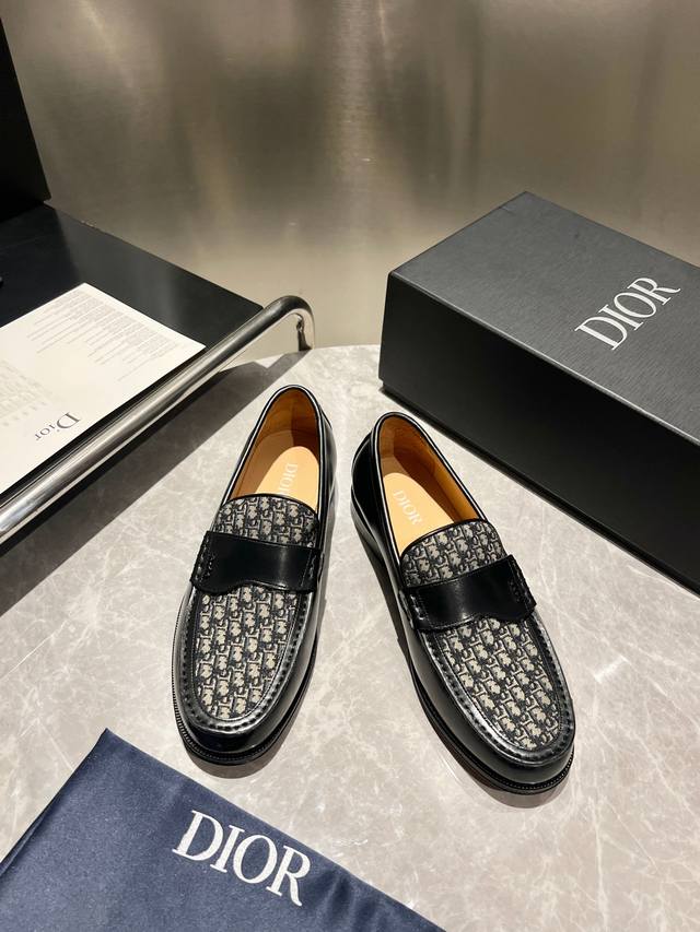 Dio* Dio~ Men's boutique! Every detail is carefully crafted, and the craftsmansh