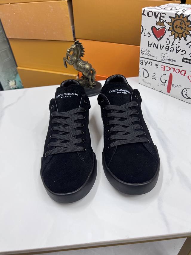 D&G's latest Cushion series of casual sports shoes, dad shoes and running shoes