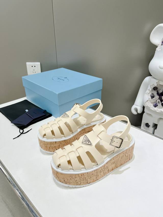 Super hot Prada Prada's latest spring and summer sawtooth Roman braided ultra-li