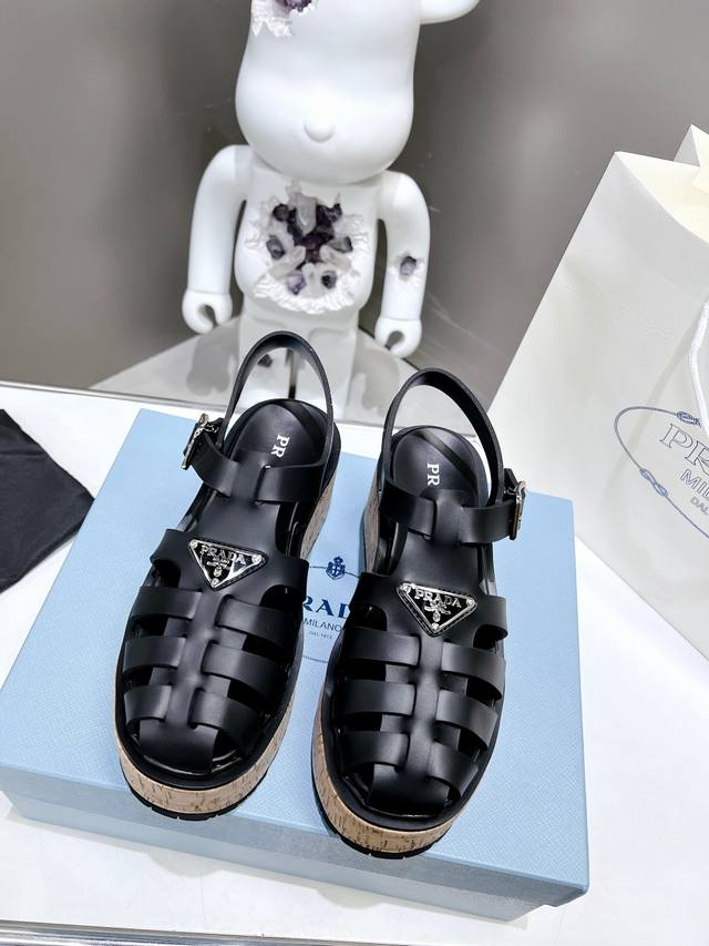 Super hot Prada Prada's latest spring and summer sawtooth Roman braided thick-so