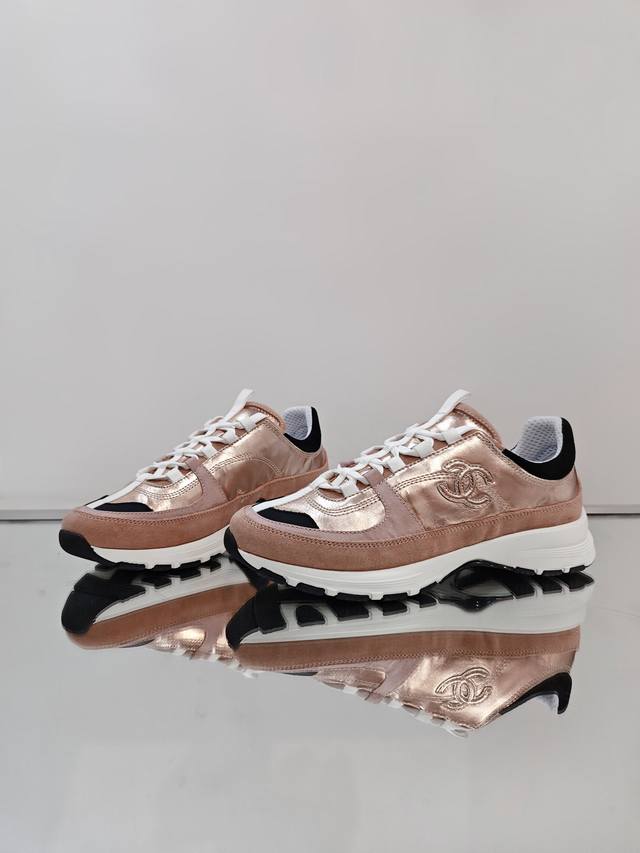 Champagne Chanel.25S.Chanel New color matching for casual sports! New craftsmans