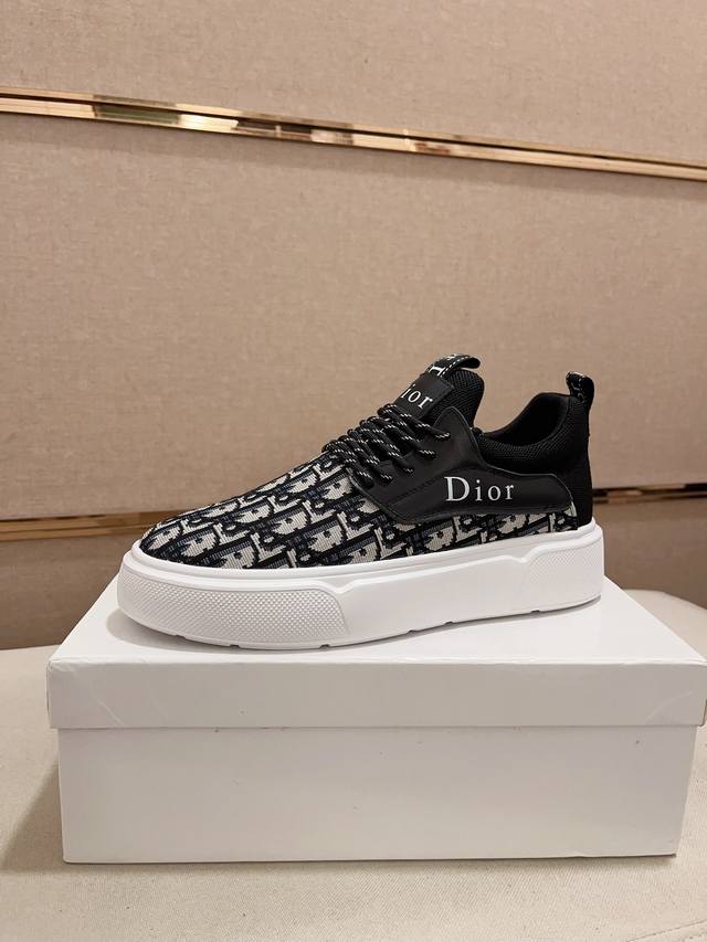 Dior D New models are on sale at the same time in the counters. The upper is ma