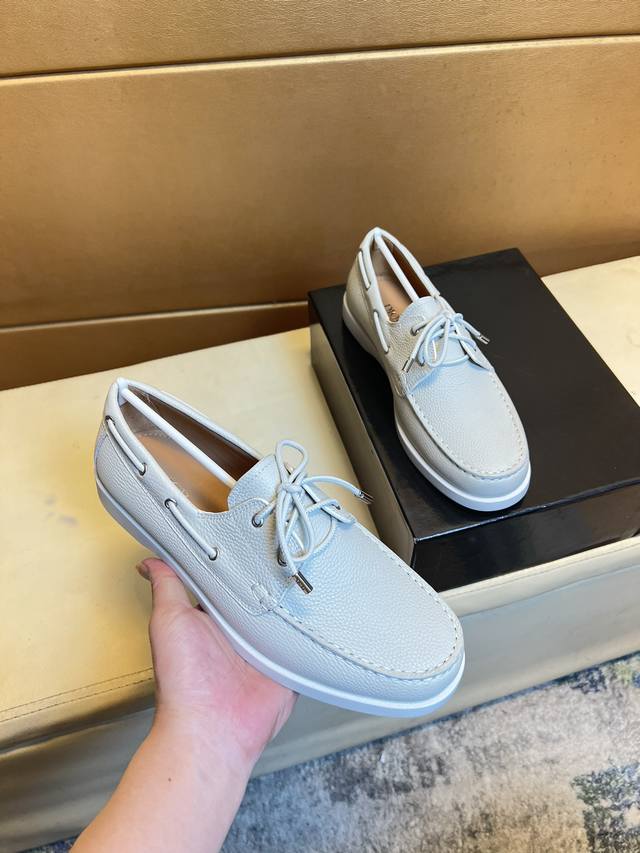 Exclusive first release of Dior's unique modern sports shoes. Counter purchase