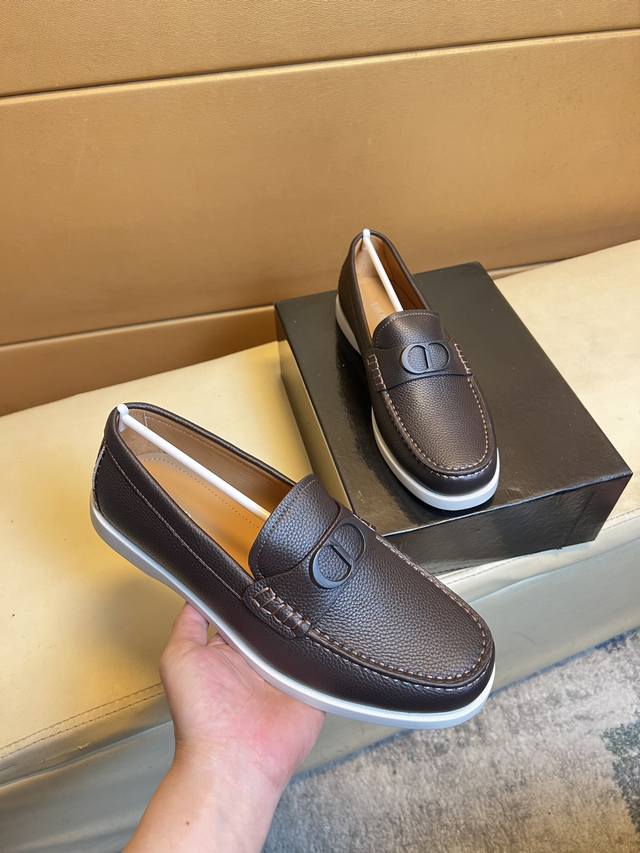 Exclusive first release of Dior's unique modern sports shoes. Counter purchase
