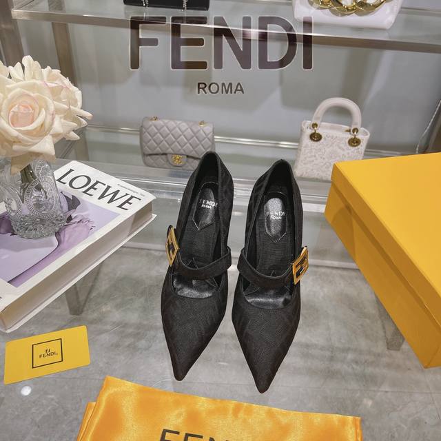 Fendi runway counter new single shoes Fendi Fendi's latest hit metal strap singl