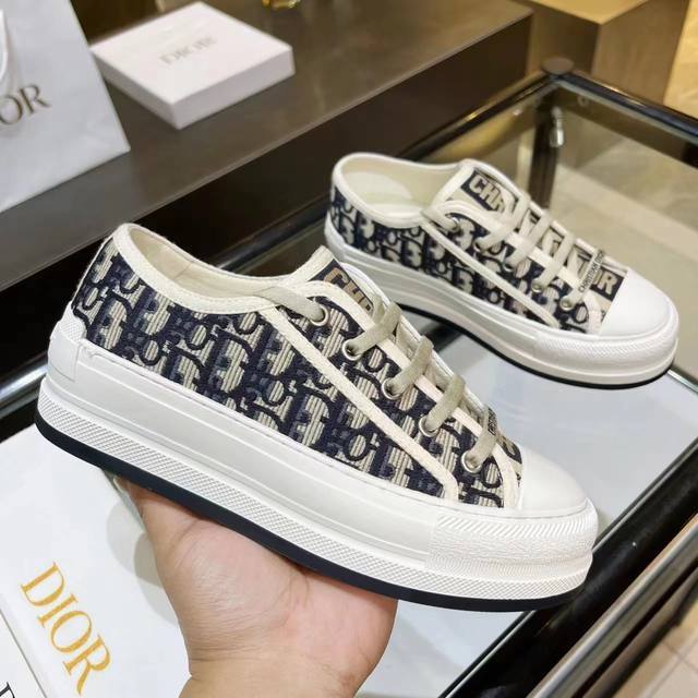 Women's shoes, Dior's popular old-fashioned thick-soled embroidery, goddess sty