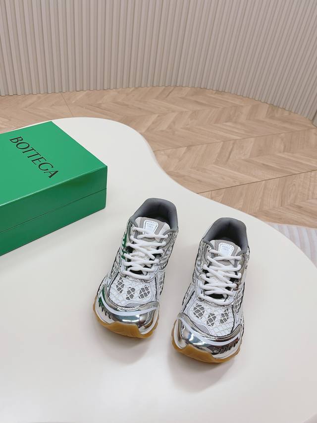 Direct sales women's shoes and women's clothing The latest hot couple style Bot