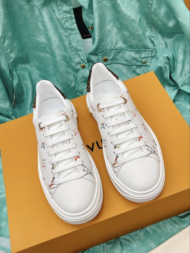 Direct sales women's shoes and women's clothing Couples' models L's new color T