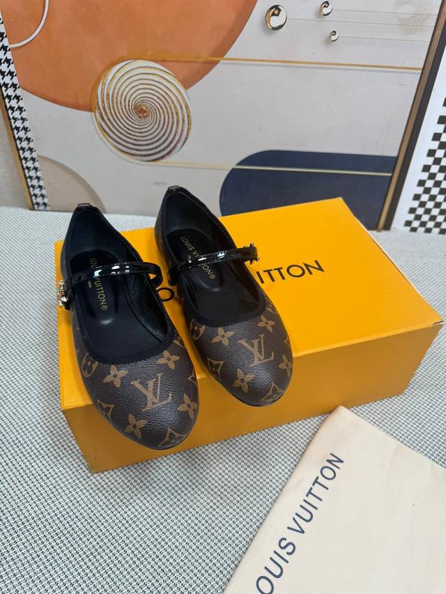 Direct Sales Lv New Single Shoes This Helios sandal is made of bleached Monogra