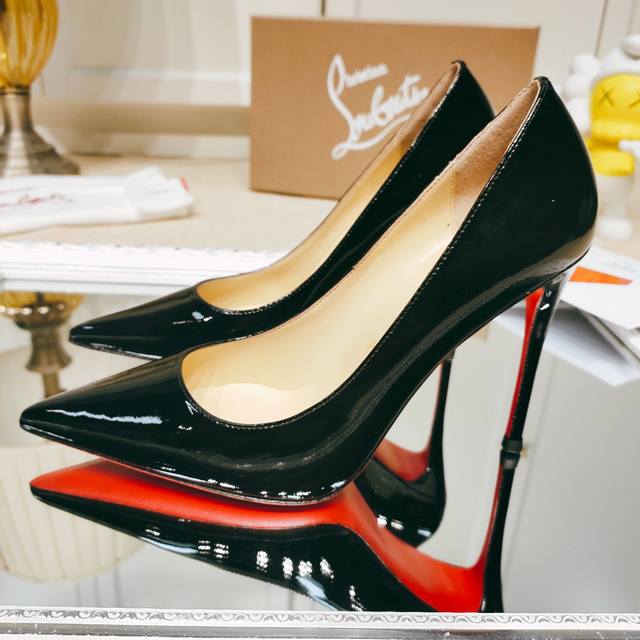 Direct sales women's shoes, women's clothing, women's shoes factory P Christian