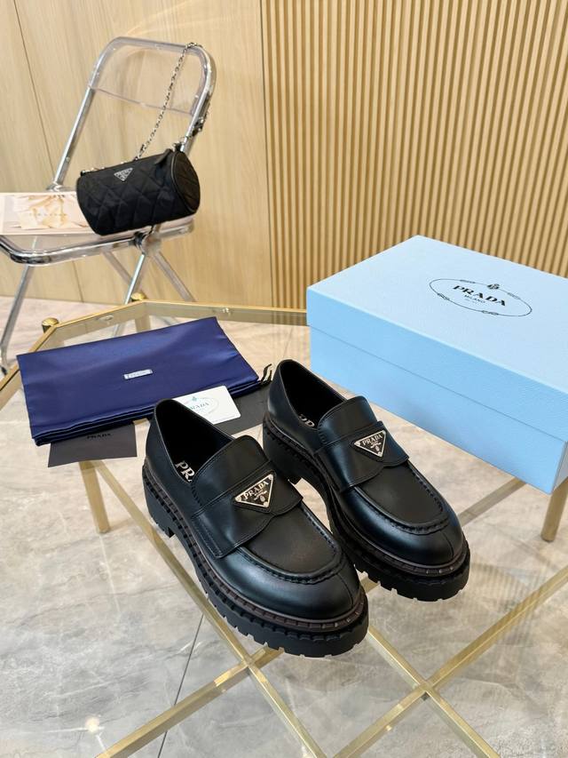 Direct sales women's shoes and women's clothing Prada