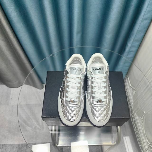 Direct selling women's shoes and women's clothing Chanel Chanel counter top cas