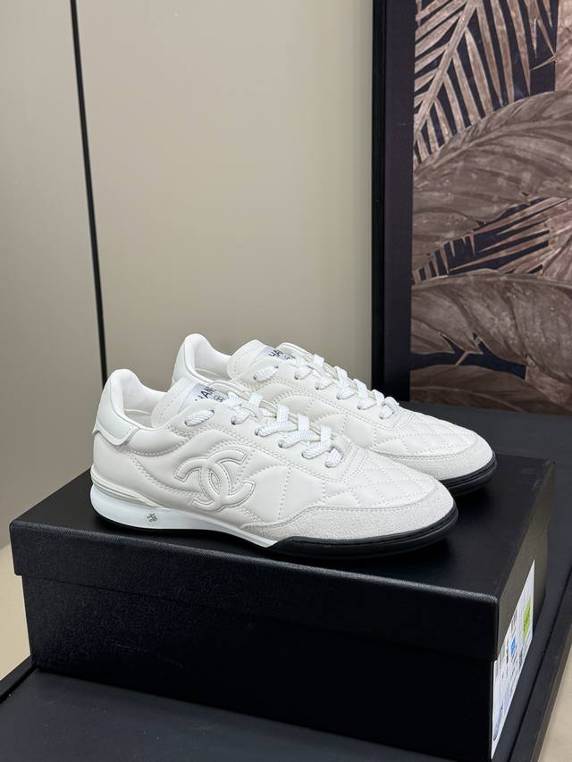 Direct sales women's shoes, women's clothing, women's shoes factory P Chanel 24