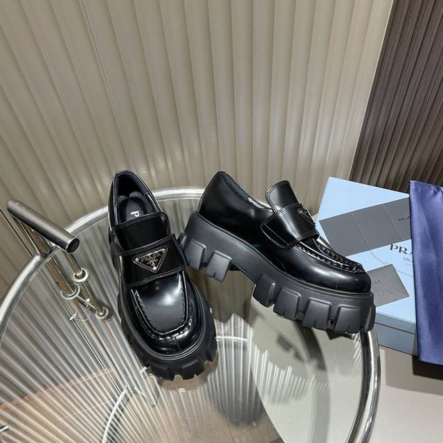Direct selling women's shoes factory P Prada Prada classic catwalk new metal tr