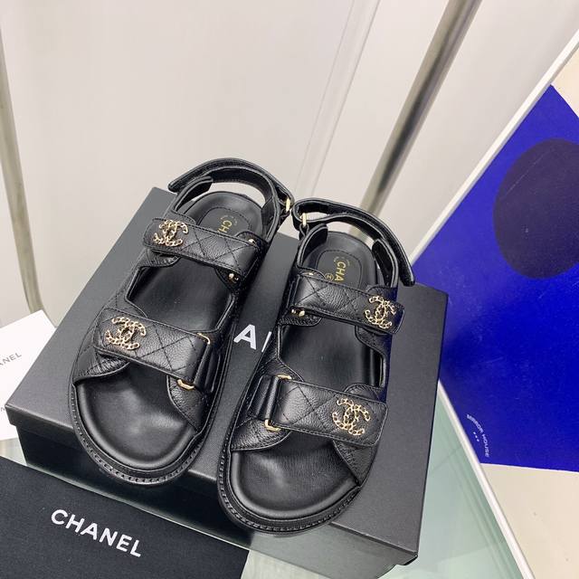 Direct sales of C's Xiaoxiang new Velcro beach shoes The latest resin hardware