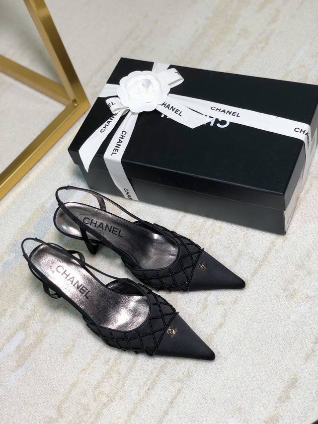 Direct sales Chanel Vintave vintage diamond-decorated pointed toe lace-up high-