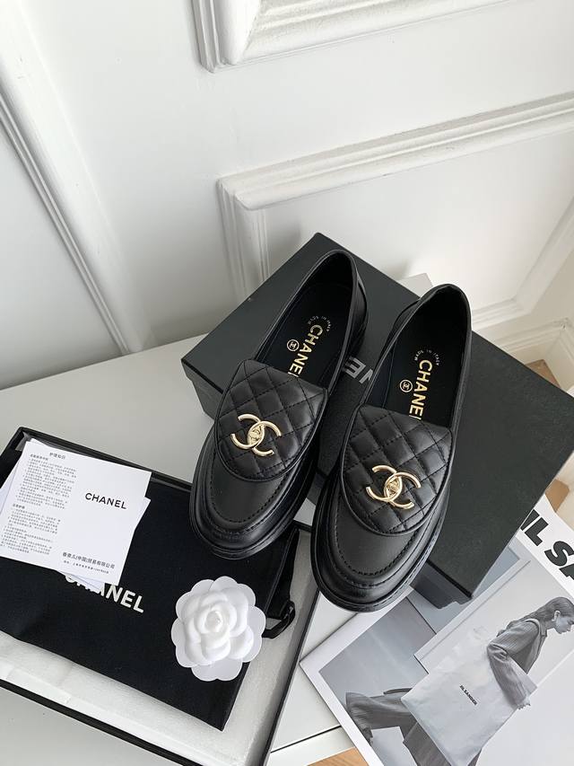 Direct sales Chane* New flip-up retro diamond loafers new color Upper imported