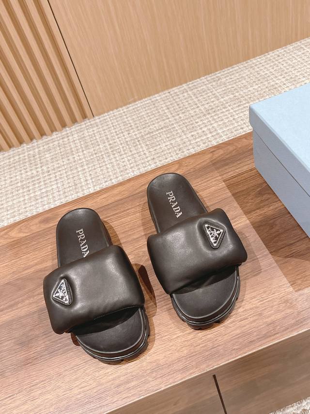 Direct sales P Direct sales Prada new bread slippers are super soft and comfort