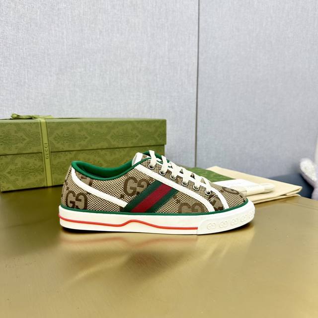 Direct sales Gucci latest classic 1977 low-top double G canvas shoes, original