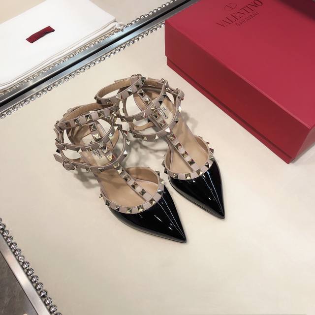 Direct sale Valentino Valentino Rivet Vt classic! 1:1 top replica of the origin