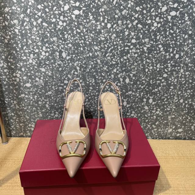 Direct sales Vt The latest model of Valentino counter re-made classic high heel