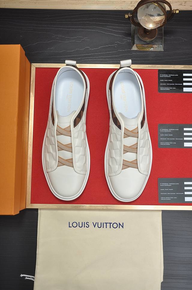 Louis Vuitton Lv. The same style as the official website of Louis Vuitton. The o