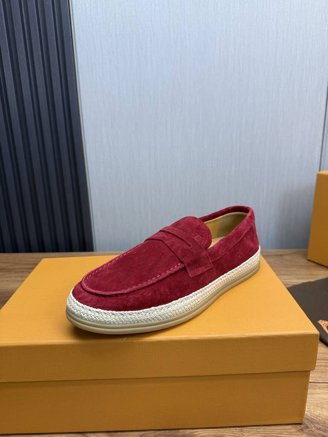 Factory Price Tod'S new men's leather loafers are shipped DDD. These loafers ar