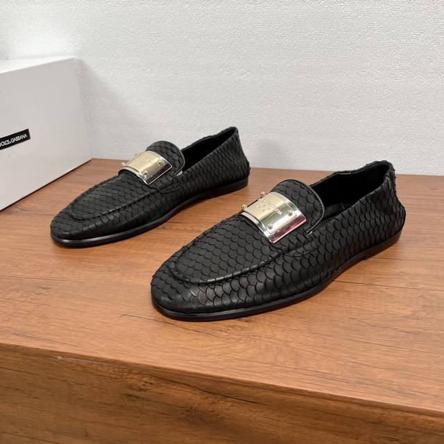 D&G Men's Leather Casual Loafers A modern and capable work, classic loafer style