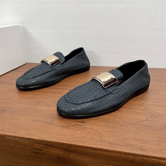 D&G Men's Leather Casual Loafers A modern and capable work, classic loafer style