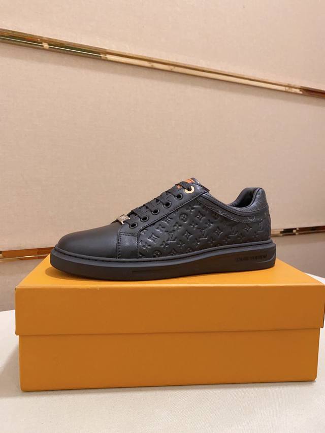 Louis Vuitton Lv top new models are on sale at the same time in the counters, th