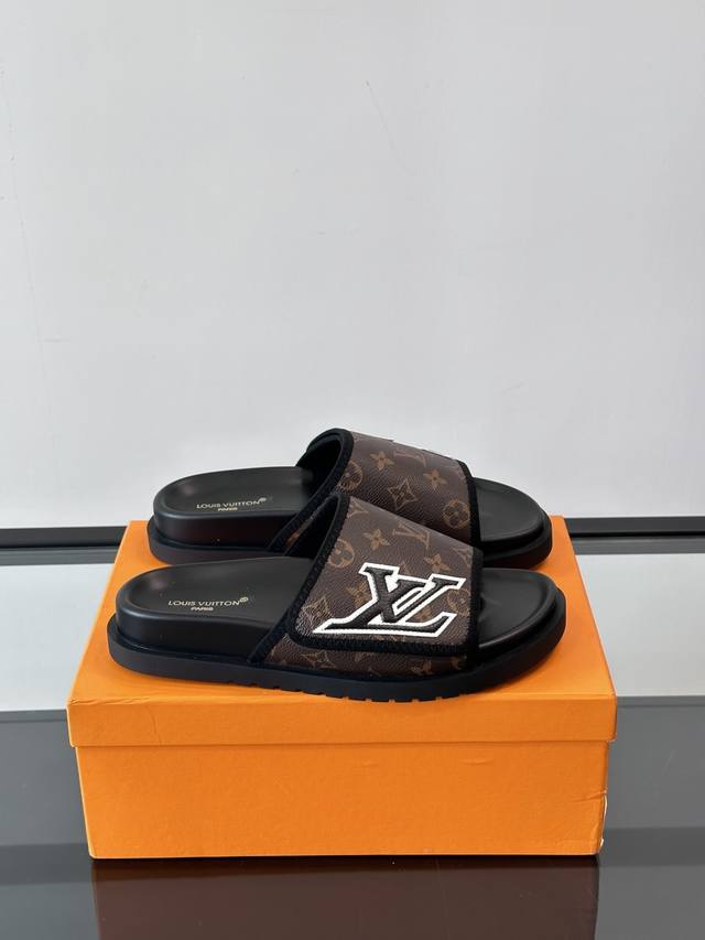 L brand luxury men's slippers, 1:1 high-end quality, Velcro design. The width of